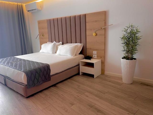 Ebbi Hotel Dhërmi 外观 照片