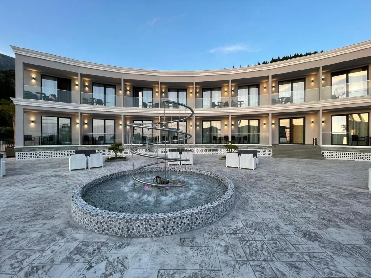 Ebbi Hotel Dhërmi 外观 照片