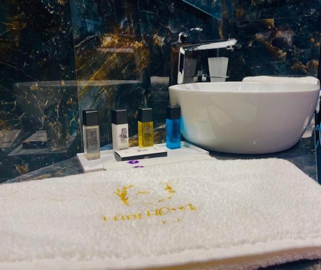 Ebbi Hotel Dhërmi 外观 照片