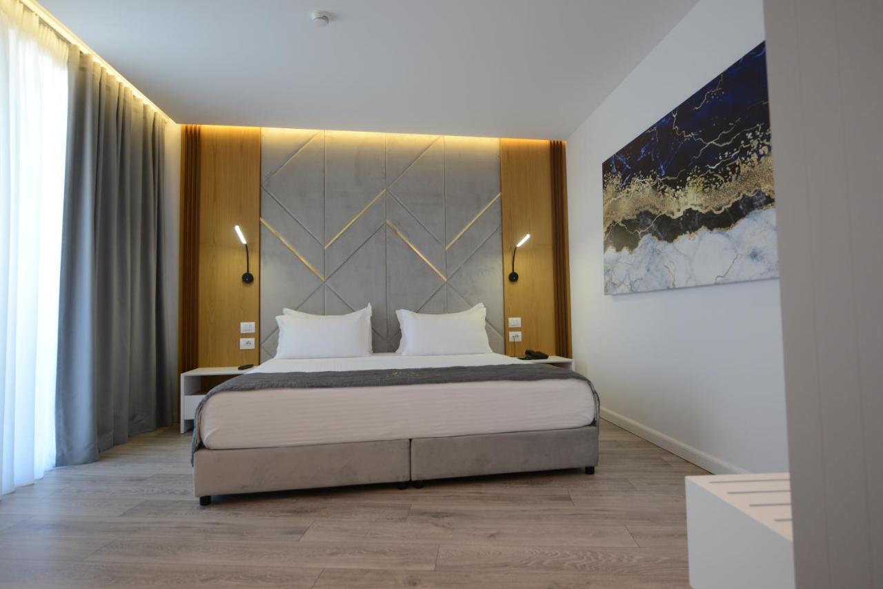 Ebbi Hotel Dhërmi 外观 照片