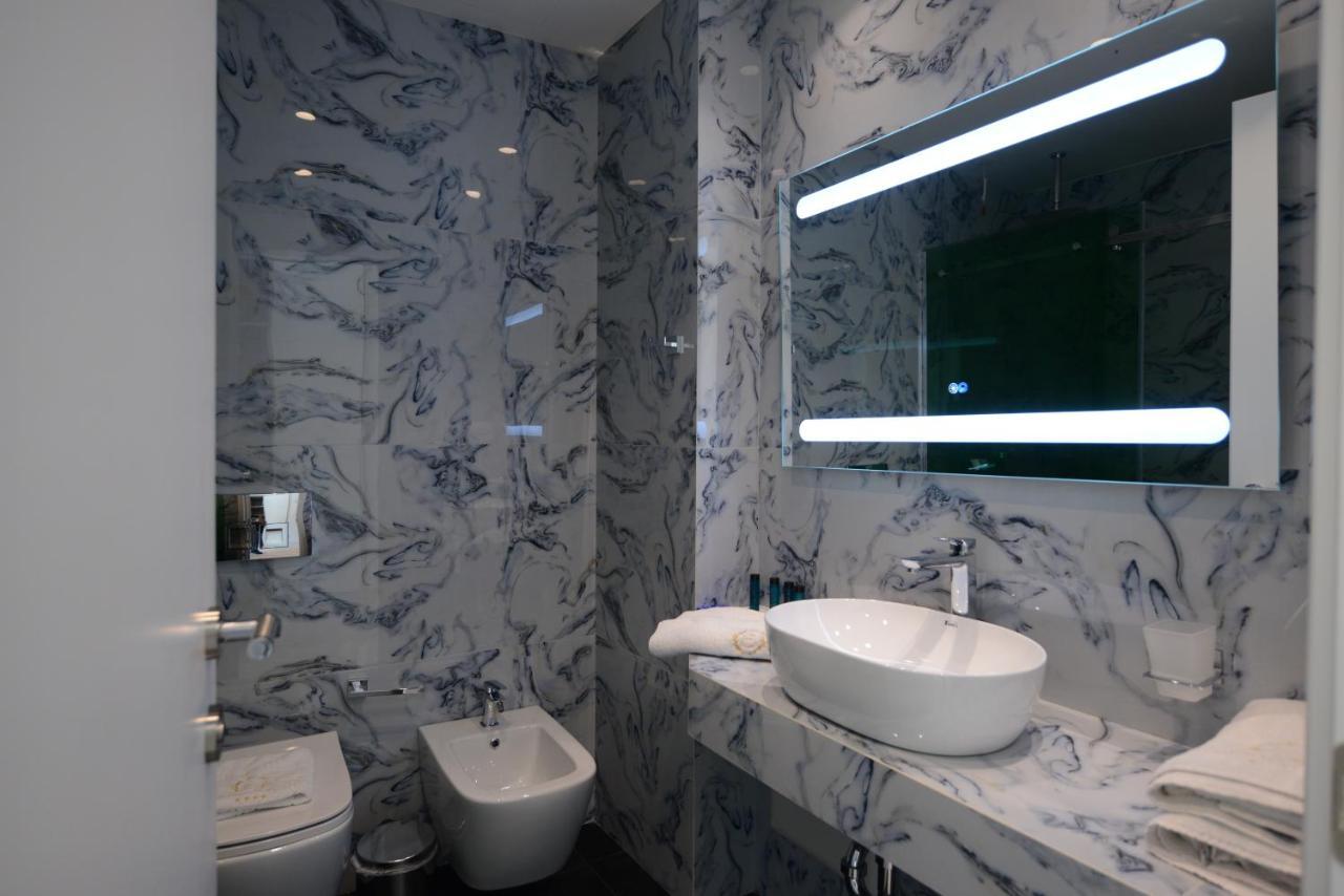 Ebbi Hotel Dhërmi 外观 照片