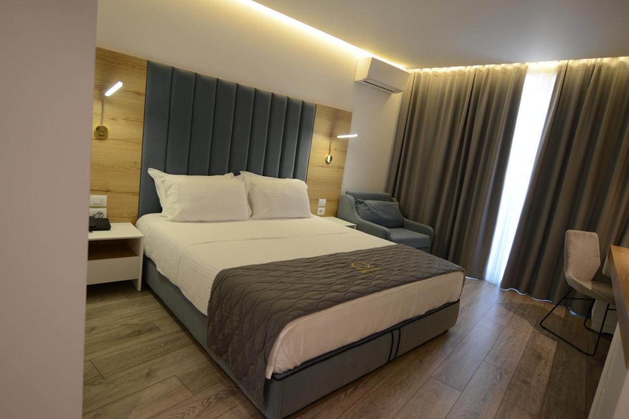 Ebbi Hotel Dhërmi 外观 照片