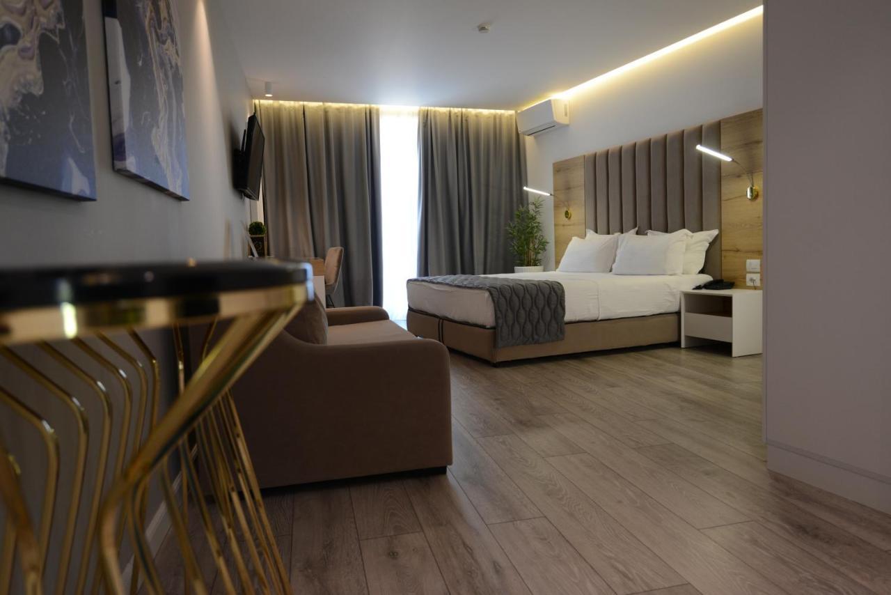 Ebbi Hotel Dhërmi 外观 照片