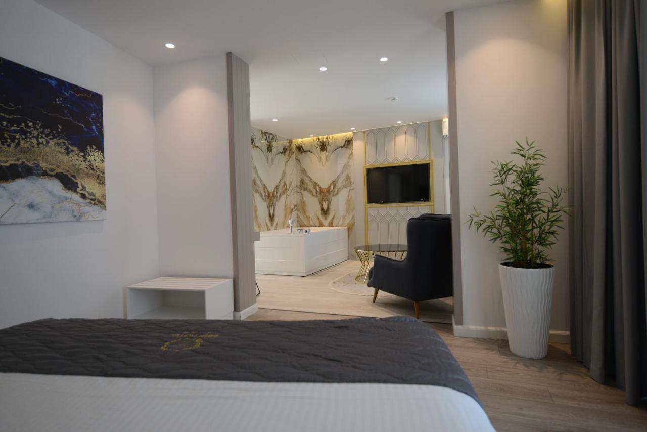 Ebbi Hotel Dhërmi 外观 照片