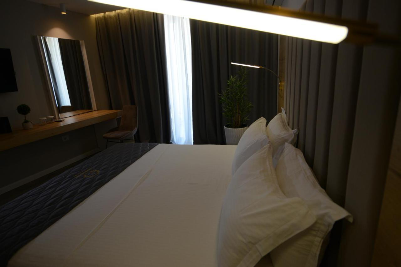 Ebbi Hotel Dhërmi 外观 照片