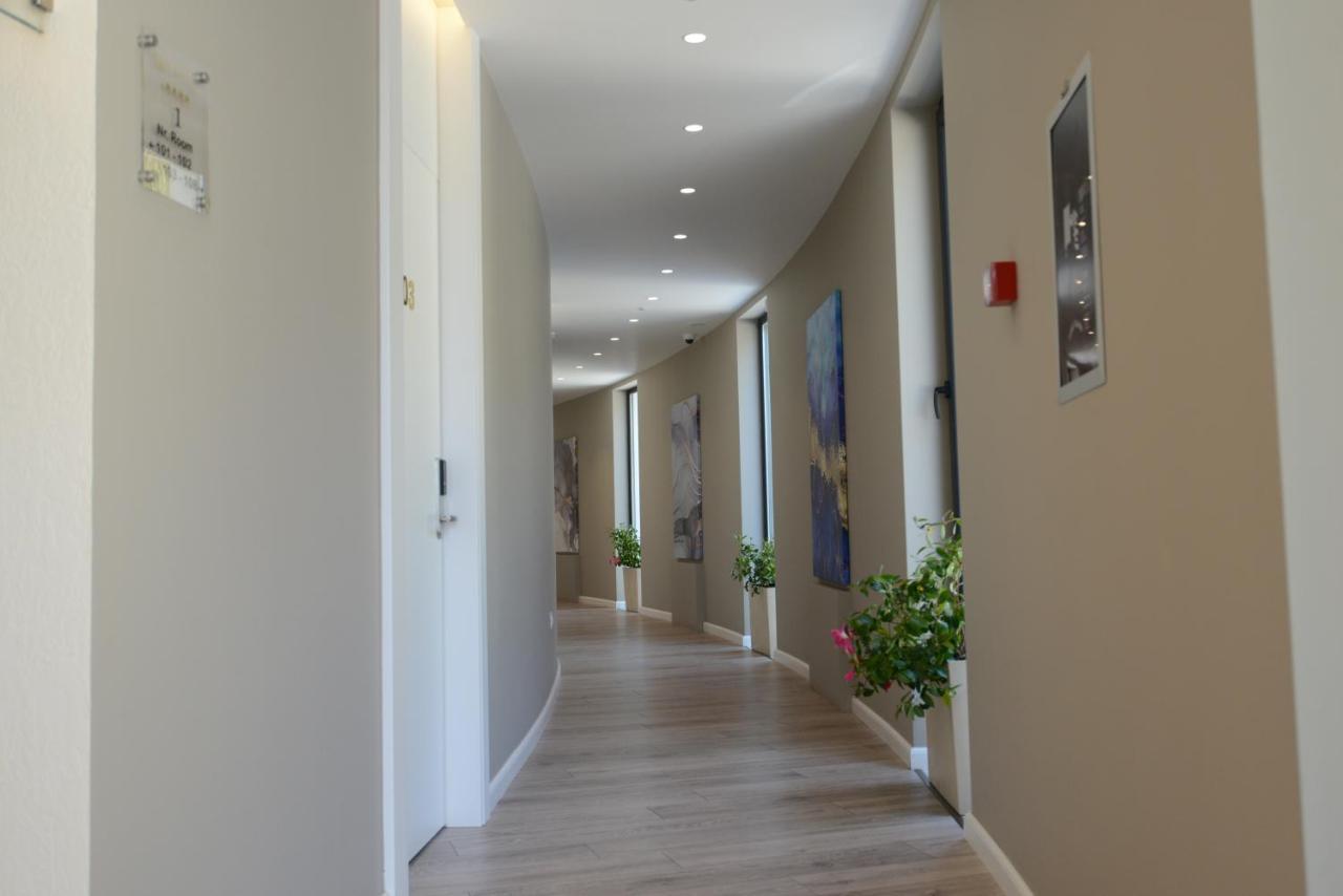 Ebbi Hotel Dhërmi 外观 照片
