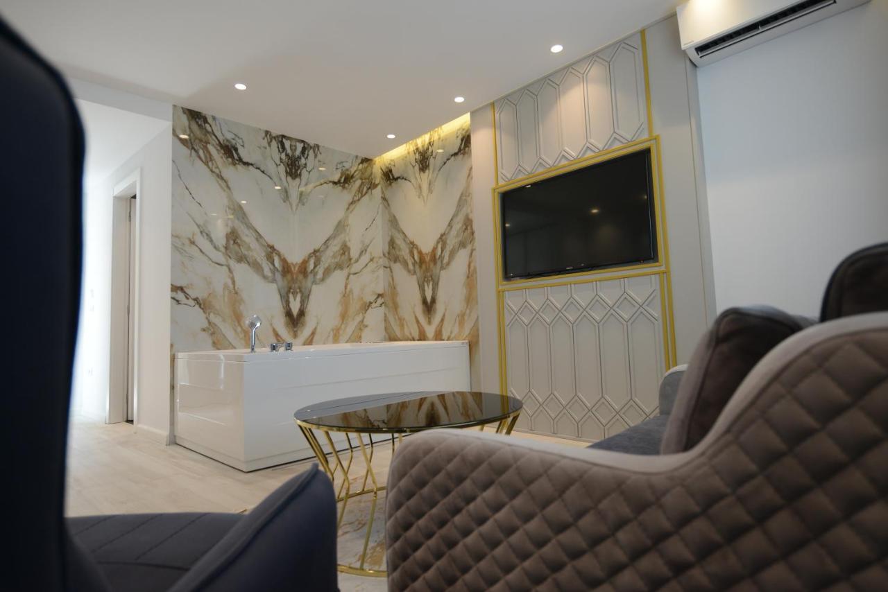 Ebbi Hotel Dhërmi 外观 照片