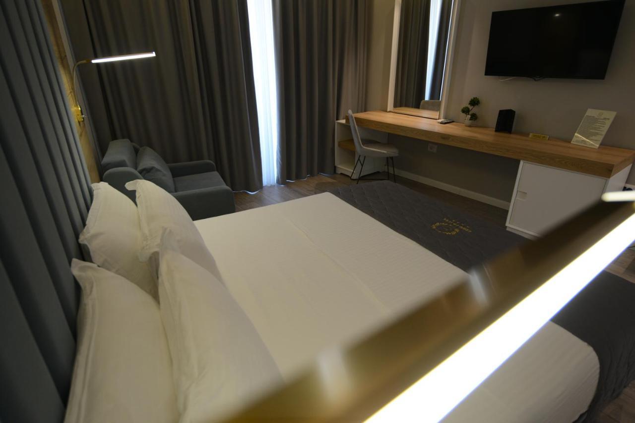 Ebbi Hotel Dhërmi 外观 照片